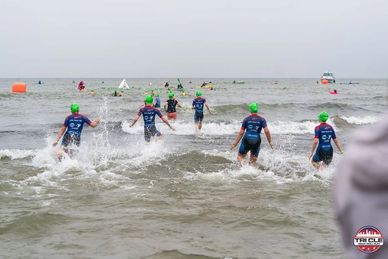 Tri CLE youth swim wave entering Lake Erie at Edgewater Beach