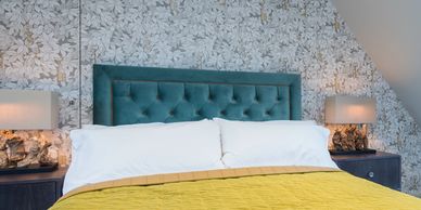Buttoned headboard 