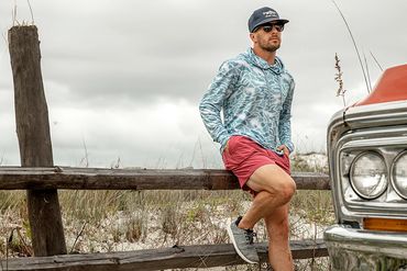 Man in casual wear leaning on vintage truck – lifestyle fashion