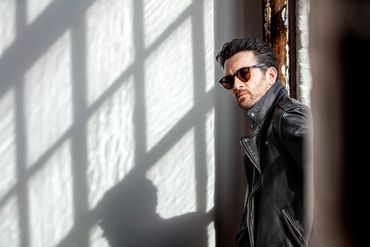 Man in leather jacket, dramatic light – urban branding portrait