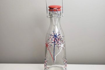 This glass bottle is great for picnics celebrating Labor Day, Memorial day, or the 4th of July.