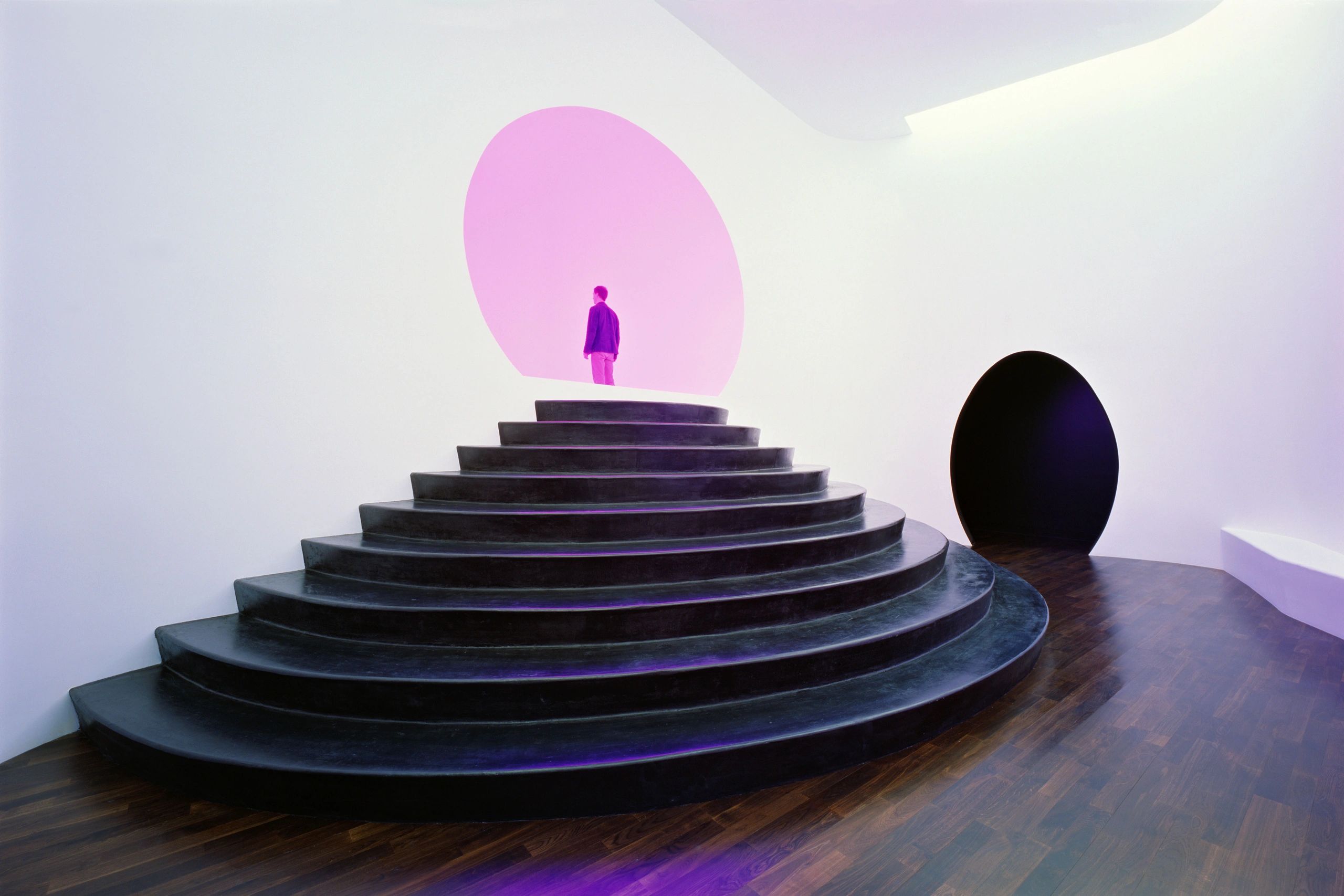 James Turrell /The Artist Who Manipulates Light and Space