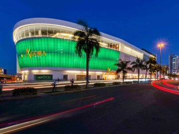 Ágora Mall, Vista nocturna. 