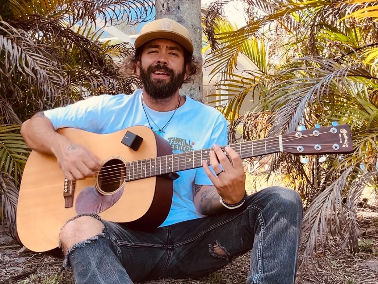 Acoustic performer. Bradenton Florida. Southwest Florida performer. Manatee County. 
