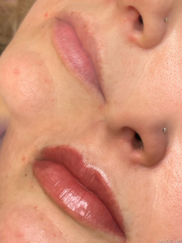 Lip blushing