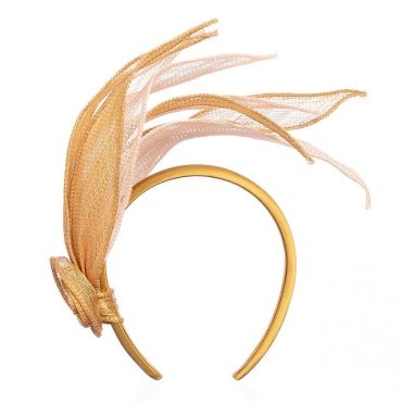 Elegant golden headband with decorative mesh feathers.
