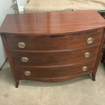 Federal chest of drawers in mahogany