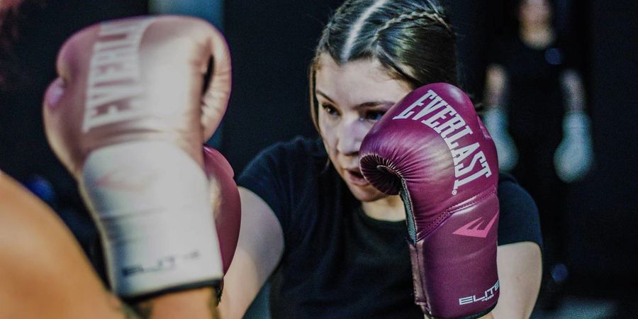 Entrenamiento guiado de boxeo femenino