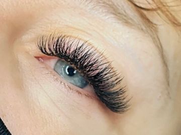 Natural Lash Growth Cycles