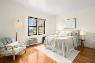 Photo of HomeWeaar Designs staged NYC guest bedroom.