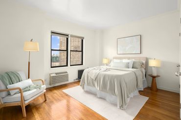 Photo of HomeWeaar Designs staged NYC guest bedroom.