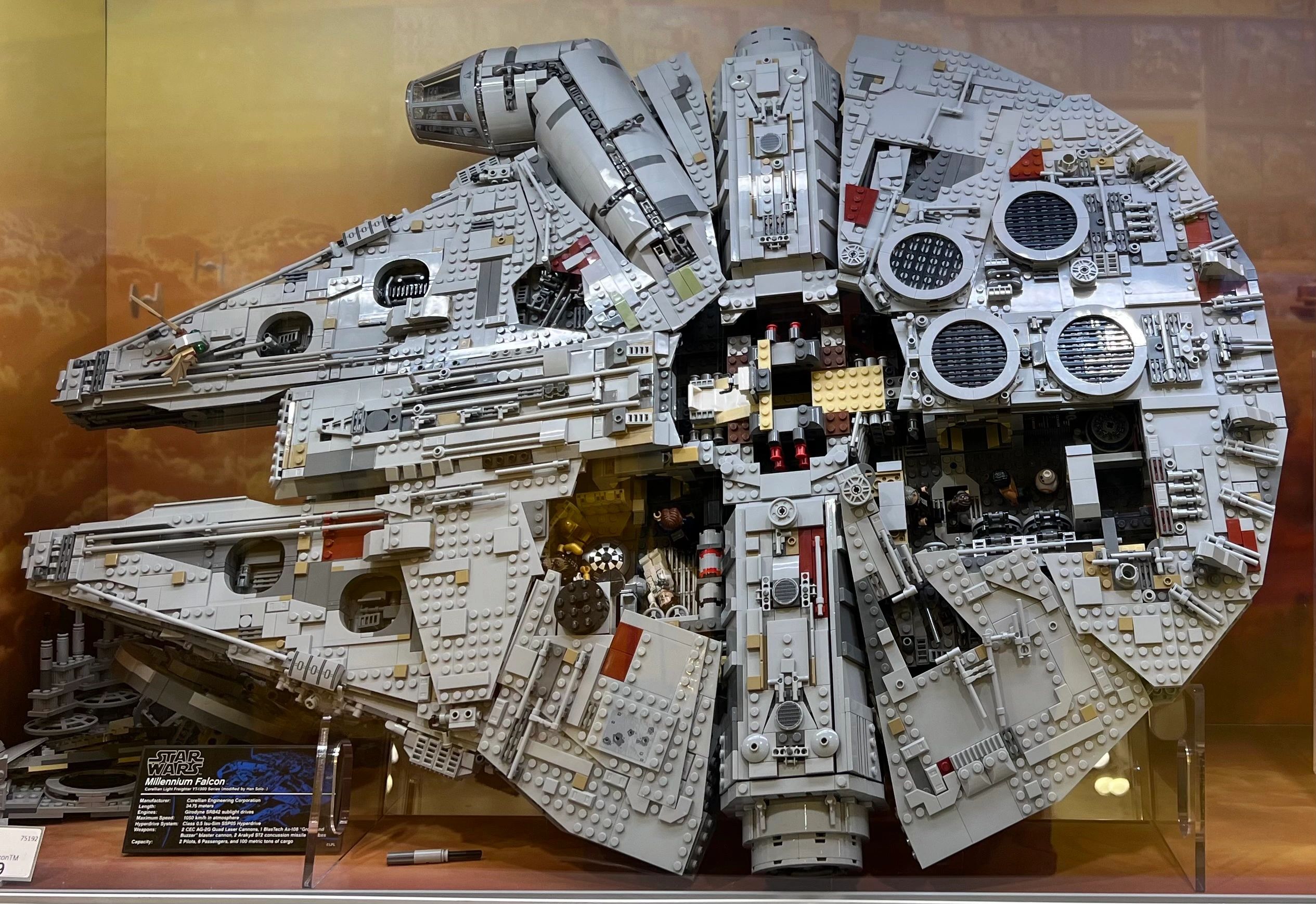 Lego Millennium Falcon - Master Builder Series