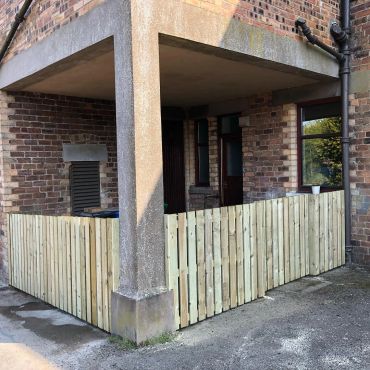 Inset fence between a pillar and walls.