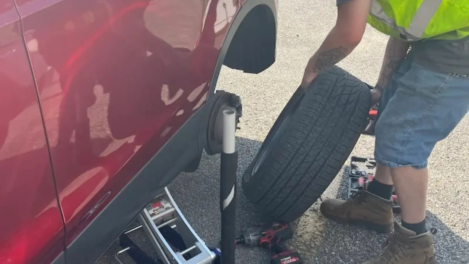 Mobile tire change service replacing flat tire roadside in Bloomington Indiana