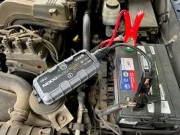 Mobile jump start service in Bloomington IN by Daniels 24/7 Roadside Assistance.