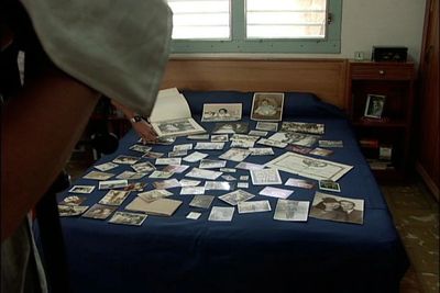 Abelardo photographs family photos in Cuba