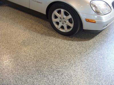 Epoxy flake floor