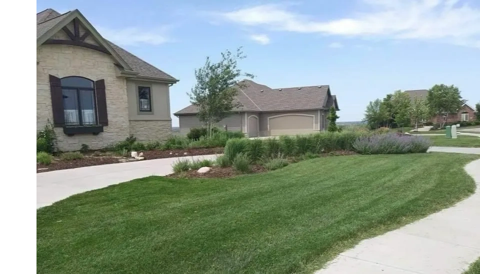 Leading Edge Lawn & Landscape, LLC Home