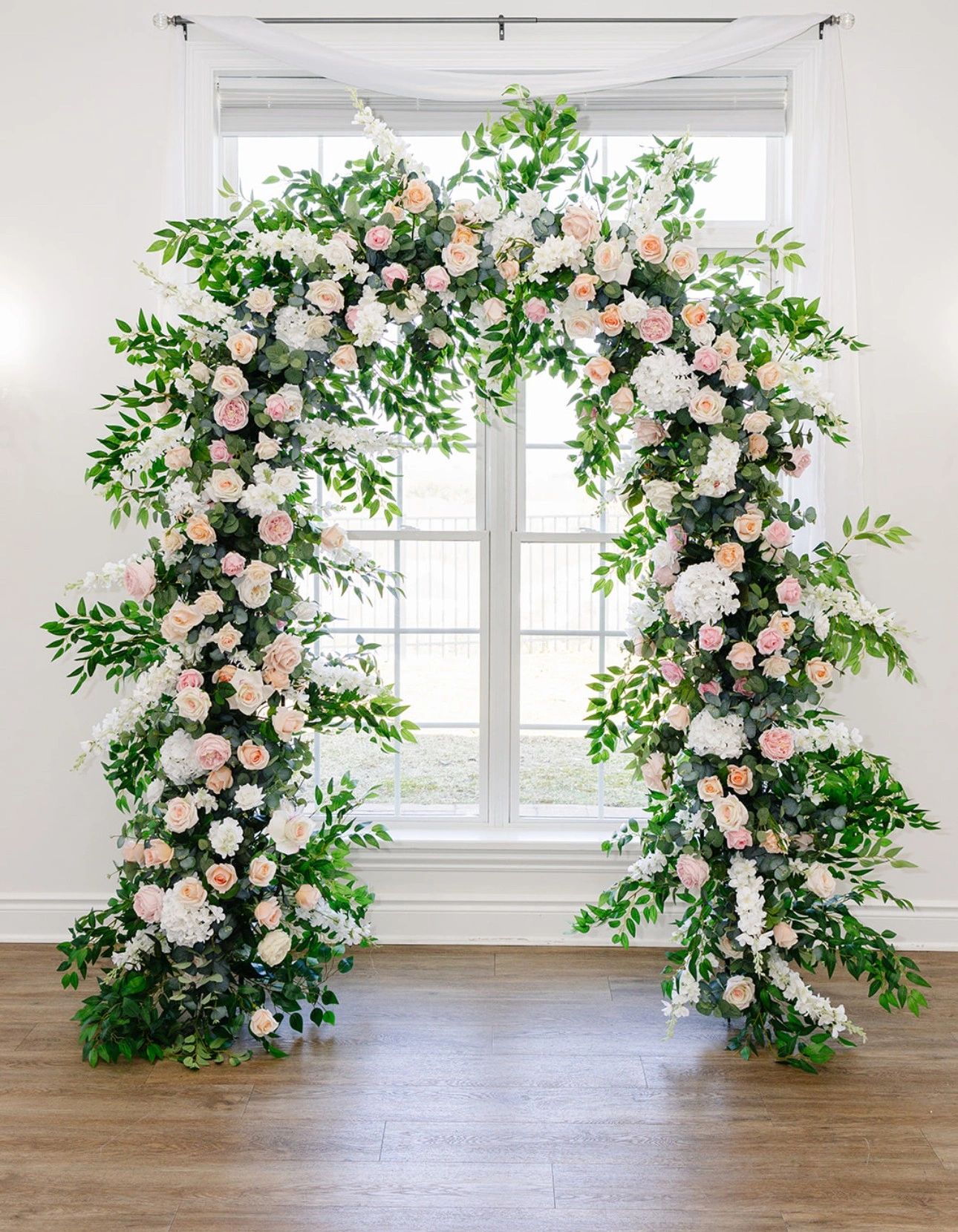 //img1.wsimg.com/isteam/ip/4613f36b-2511-463e-93e1-eddc027fffd6/The%20Ever%20After%20Arch.jpg/:/rs=w:1300,h:800