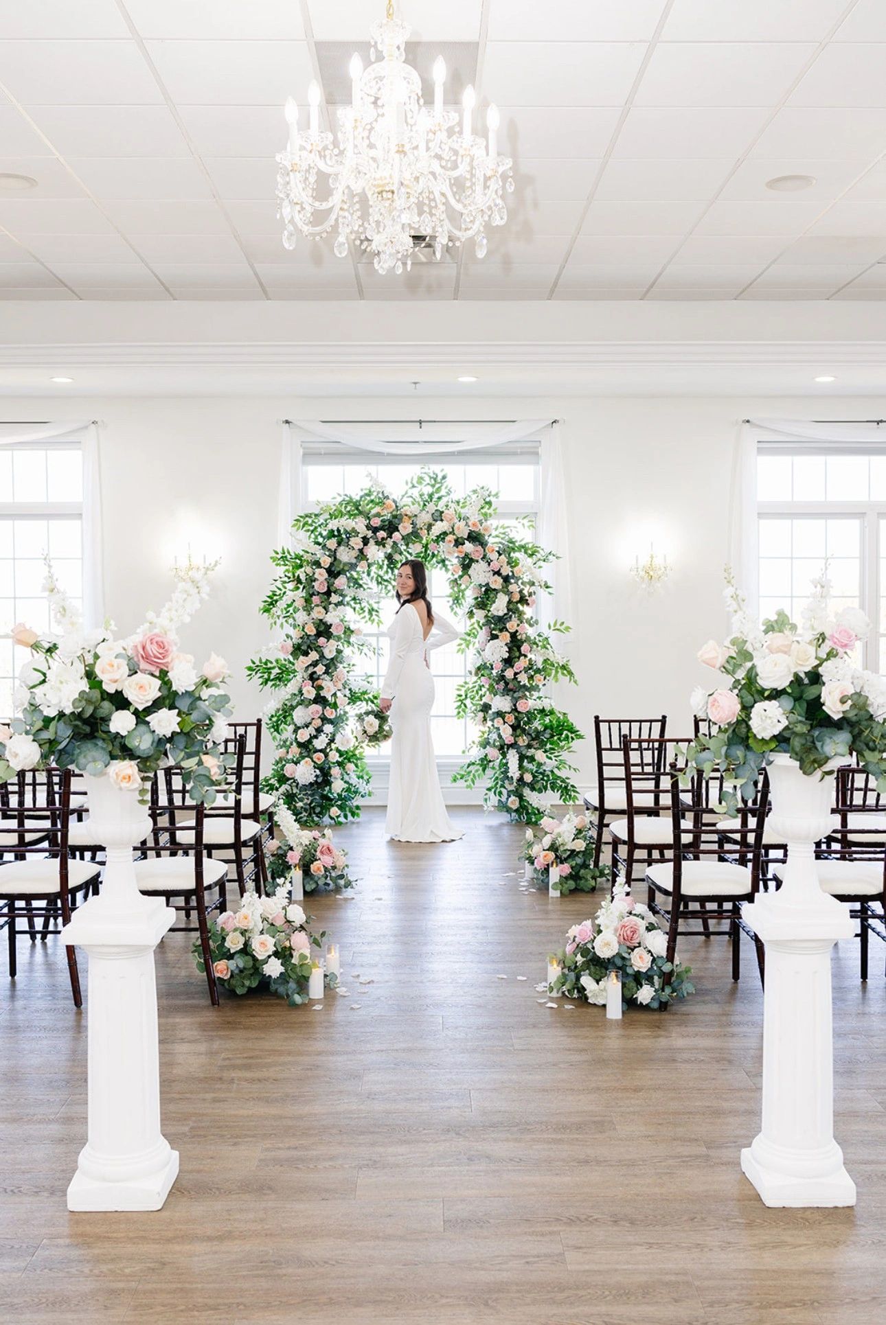 //img1.wsimg.com/isteam/ip/4613f36b-2511-463e-93e1-eddc027fffd6/The%20Ever%20After%20Arch1.jpg/:/rs=w:1300,h:800