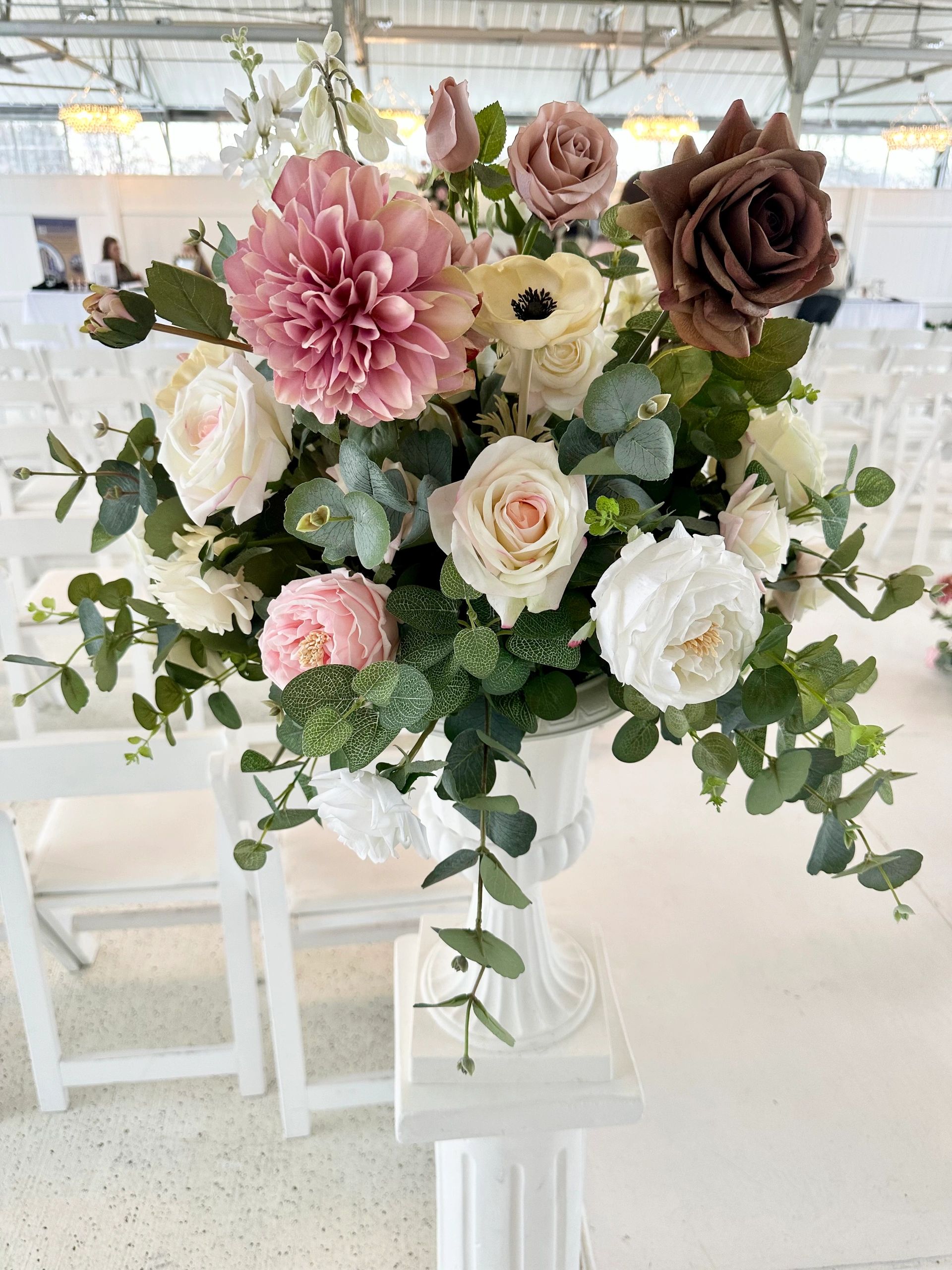 //img1.wsimg.com/isteam/ip/4613f36b-2511-463e-93e1-eddc027fffd6/The%20Neutral%20Blend%20Urns-9dfae5b.jpg/:/rs=w:1300,h:800