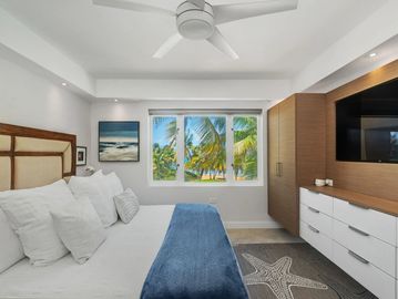 Master Bedroom with King Bed, Ocean View