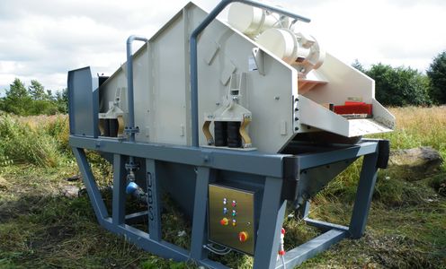 A primary vibrating screen to remove solids from waste water
