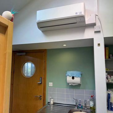 Medical centre air conditioning heat pump