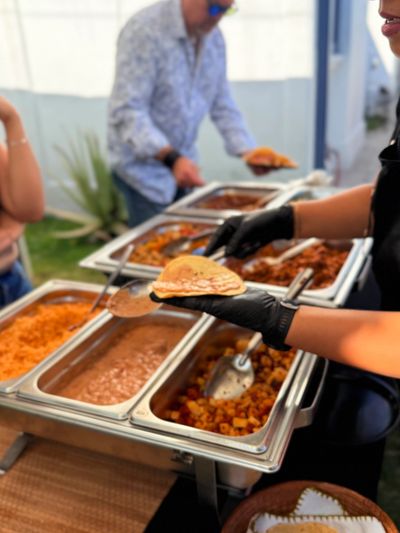 Servicio de taquiza para eventos en Querétaro, con guisados tradicionales servidos al momento, ingre