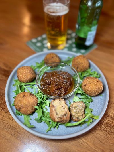 Cheeseburger Panko Bites with Burger relish