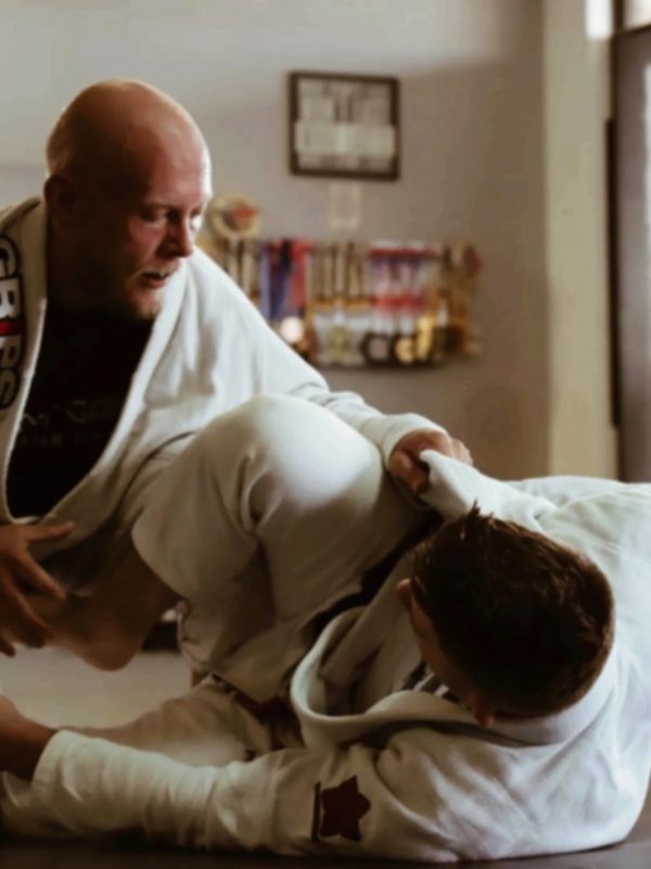 STUDENTS IN CLASS TRAINING AT AVANT GARDE JIU JITSU ACADEMY