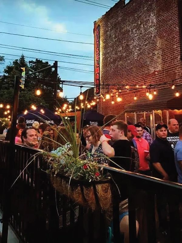 Gunselman's Tavern Patio seating outdoors bar drinks customers 