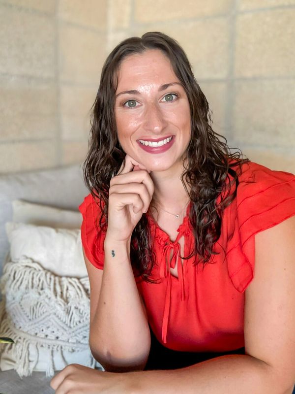 Leah Walter, LPC-S, LMFT-S virtual therapist for 1st-generation professional women in TX and MO.