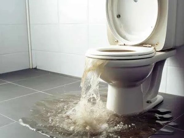 Clogged drain? Overflowing mess?
One call to Water Away Solutions cleans the drain and cleans the da