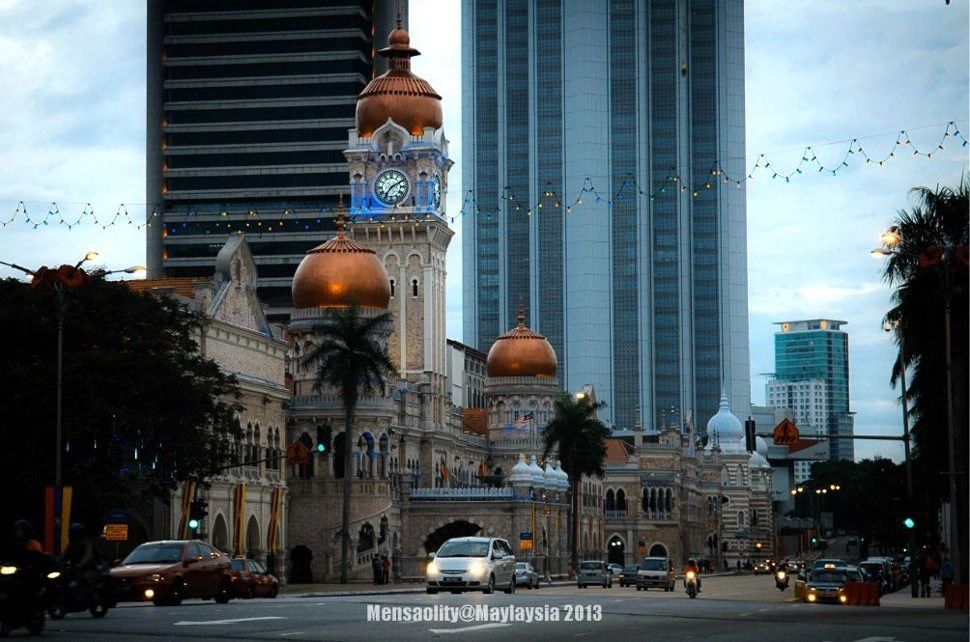 Sultan Abdul Samad épület óratoronnyal és rézkupolával Kuala Lumpur városközpontja, Malajzia. Sultan Abdul Samad épület óratoronnyal és rézkupolával Kuala Lumpur városközpontja, Malajzia.