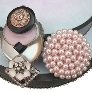 Vintage brooches with pearls and floral designs.