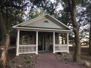 Image of the she shed on the property.