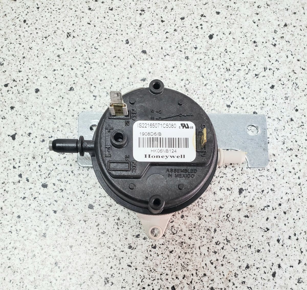 Honeywell Furnace Pressure Switch HK06NB124 Carrier Bryant, 58MXA08016