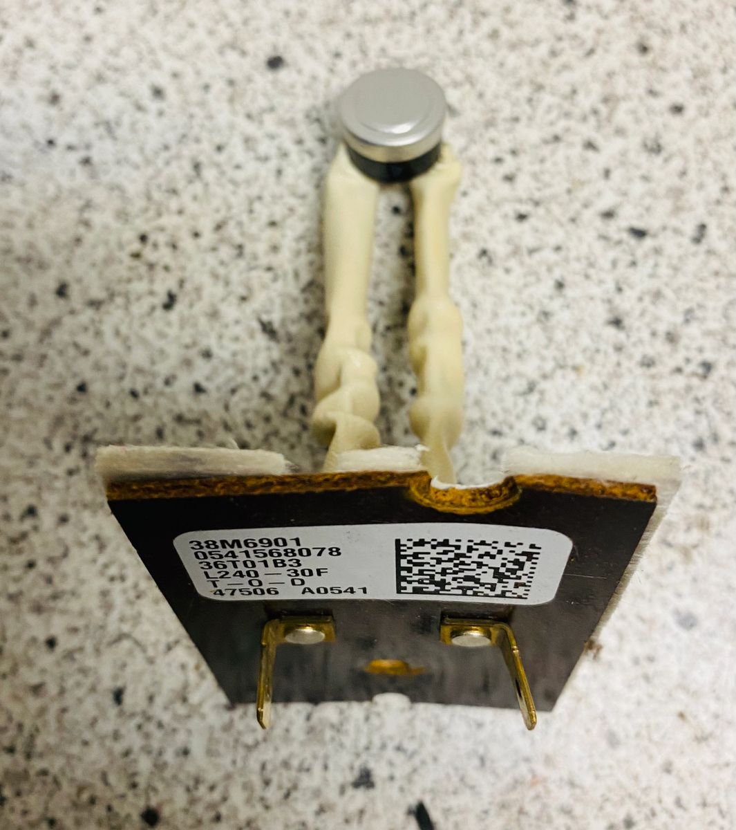 Furnace Fan Limit Switch 38M6901. L24030F. G61MPV36C09006. Used