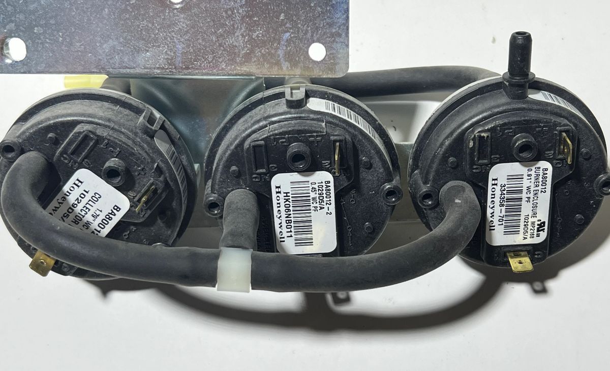 Carrier Bryant Furnace Pressure Switch 3 Stage HK06NB011 BA80012