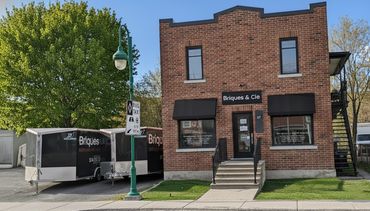 Pose de linteaux en acier et finitions de corniches. Protection contre la corrosion incluse.