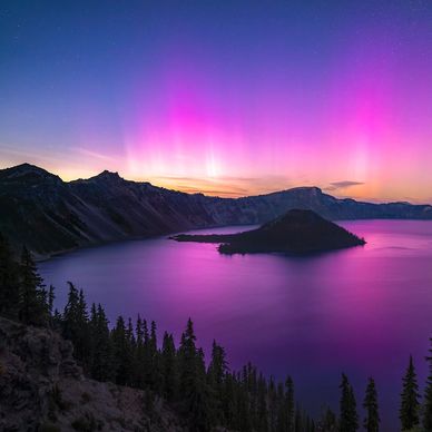 Tim Hallam Photography, Crater lake with Aurora Borealis