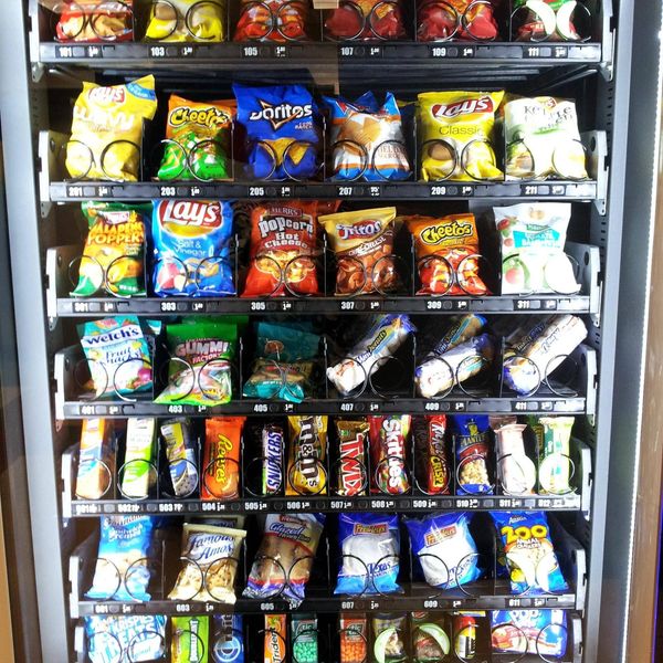 https://img1.wsimg.com/isteam/ip/479765b8-14dc-4895-825d-4e8debc15a6b/healthy-vending-machine-snacks-best-of-new-ven.jpg/:/cr=t:12.5%25,l:0%25,w:100%25,h:75.01%25/rs=w:600,h:600,cg:true