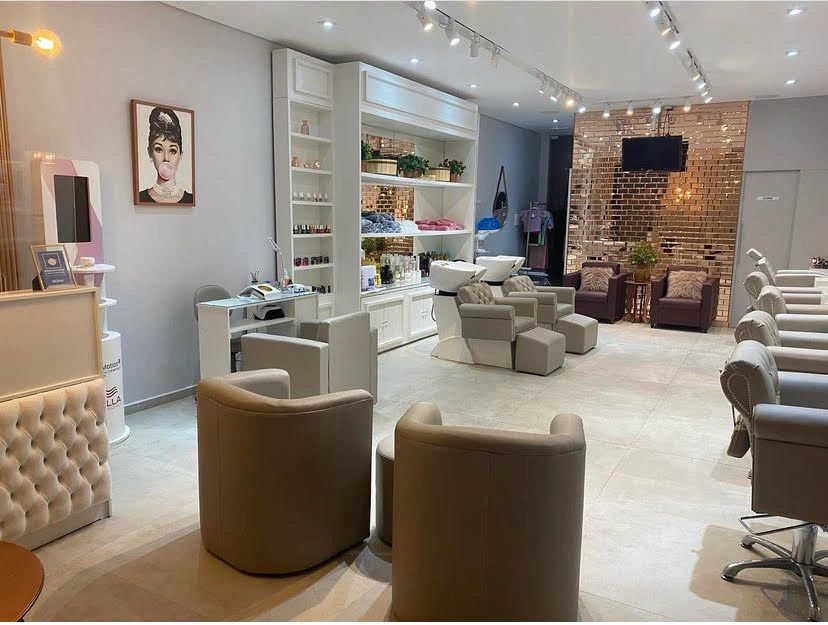 Blush & Brush Beauty Lounge Ltda