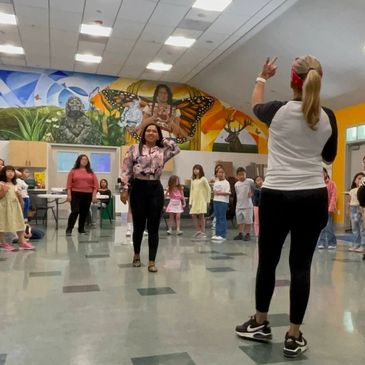 Dance instructor leading a Venezuelan cultural dance workshop for children and families in San Jose 