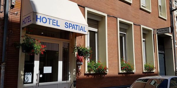 hotel au Spatial - Hôtel, Parking Privé, Chambre d'Hotel