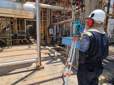 Topografía en la refineria de Barrancabermeja, seccion aromaticos 