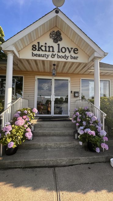 Entrance of Skin Love beauty &amp; body bar with blooming hydrangeas.