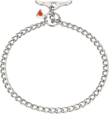 Silver chain bracelet with toggle clasp.