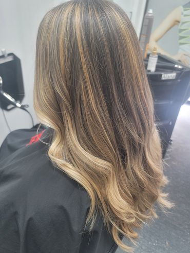 Upper Hutt hair salon, Colour correction, colour specialist, grey blending, blonding, balayage, 
